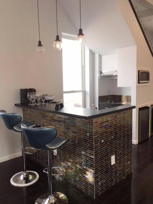 Luxury Three Story Apartment In Short North Кълъмбъс Екстериор снимка